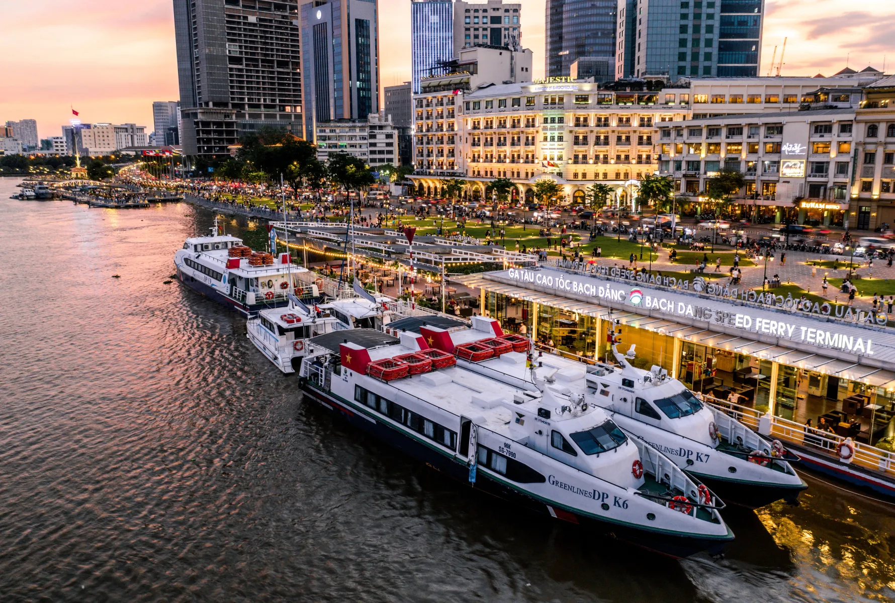 Tourisme fluvial à Ho Chi Minh-Ville: Bus aquatique et dîner-croisière